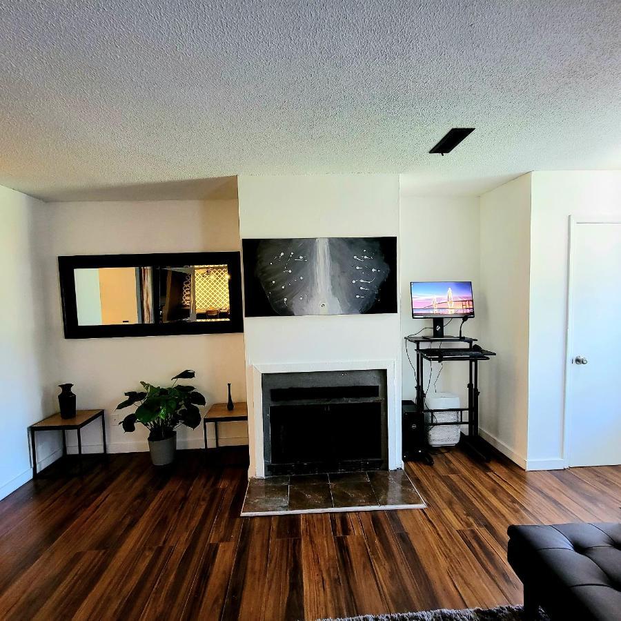 Hi-Tek-Duplex A-Two 75In 4K Led Villa Charleston Luaran gambar