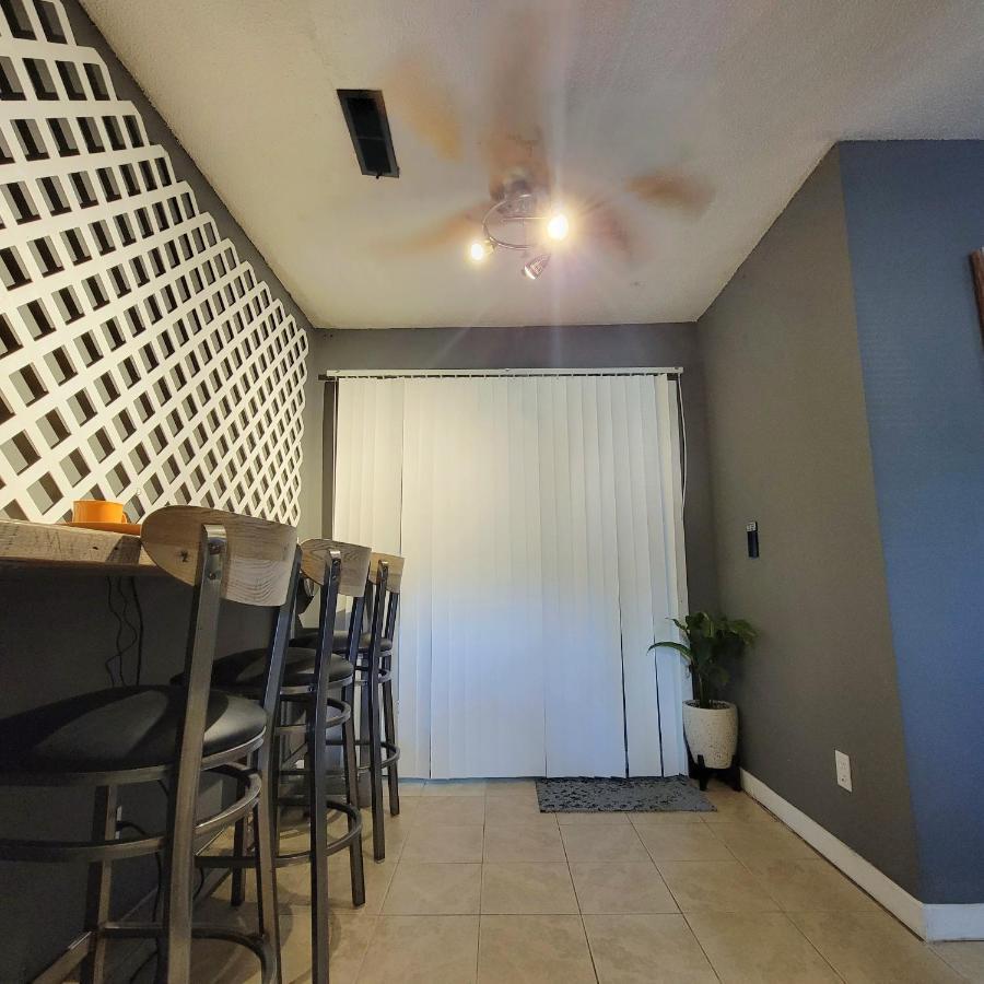 Hi-Tek-Duplex A-Two 75In 4K Led Villa Charleston Luaran gambar