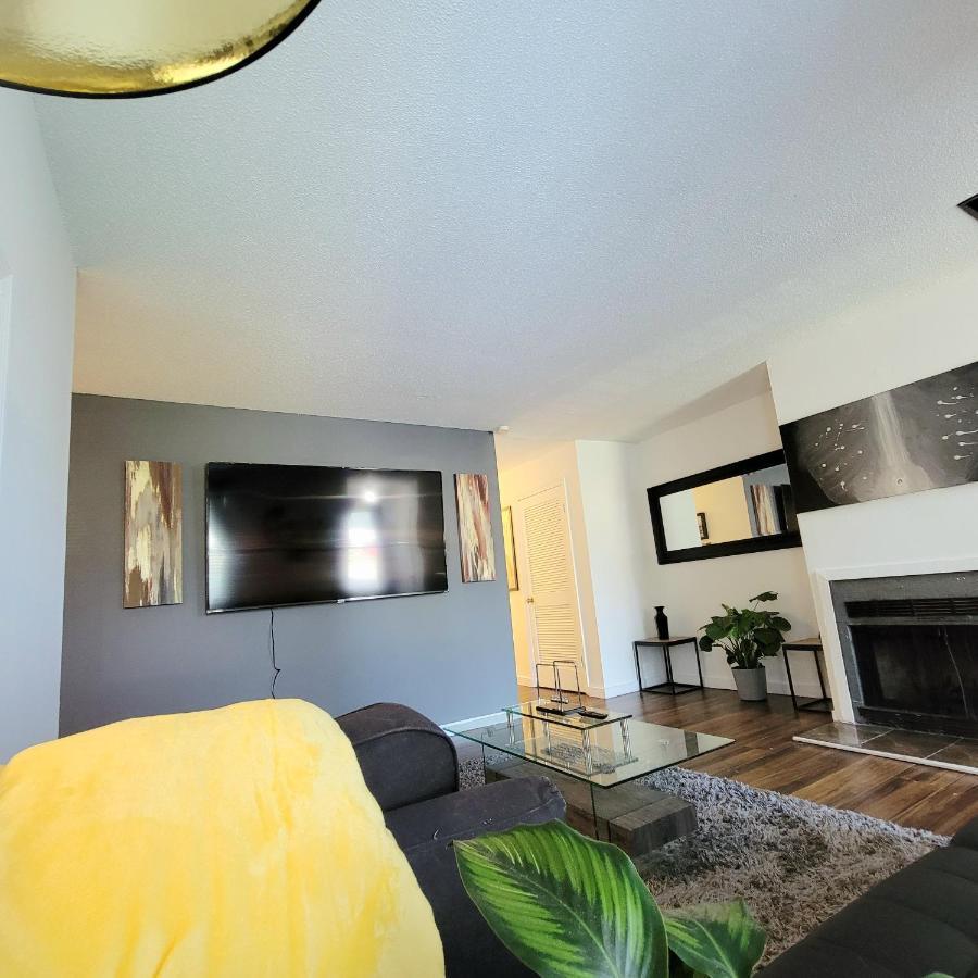 Hi-Tek-Duplex A-Two 75In 4K Led Villa Charleston Luaran gambar